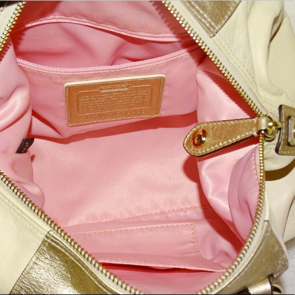 ⭐️Authentic Coach Purse⭐️ - Picture 7 of 8